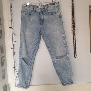 Distressed mom jean!